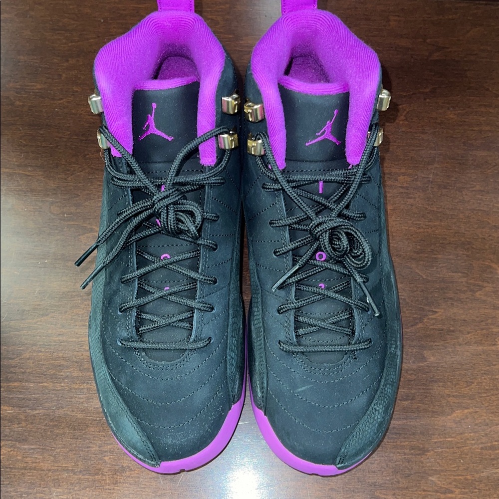 Jordan Retro 12 Hyper Violet 5.5y Excellent Condition